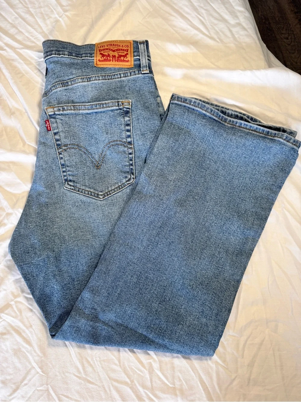 Levi’s High Waisted Crop Flare- Women’s Size 31